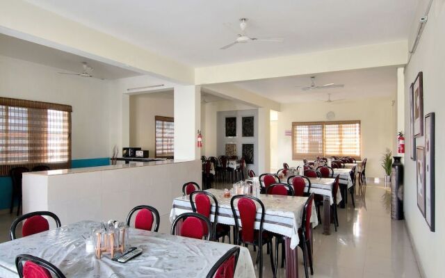 OYO 20008 SilverKey Madhapur