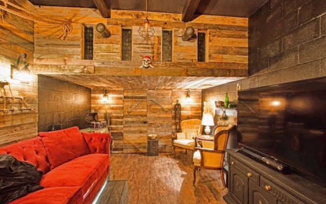 Storey Lake-5 Bedrooms Home W/pool-1650st Home by Redawning