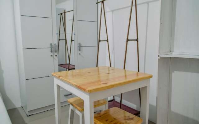 Minimalist Studio Room At Urbantown Serpong Apartment