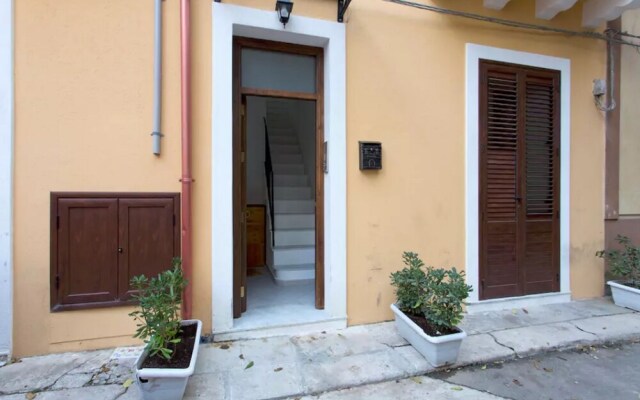 Apartment With one Bedroom in Palermo, With Balcony and Wifi - 10 km F