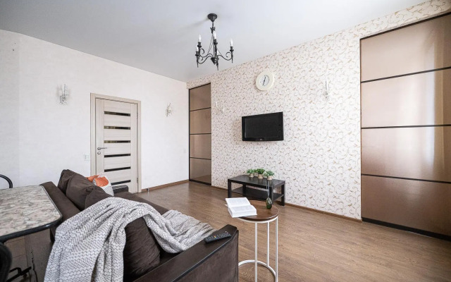 Пять Звезд на Ленина 51