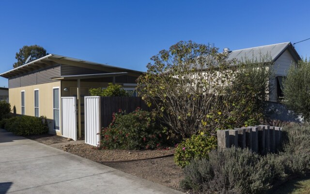 2 Bedroom with Parking Near Central Cessnock