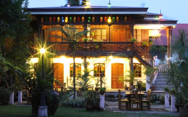 Sulyap Bed & Breakfast – Casa de Alitagtag Boutique Hotel