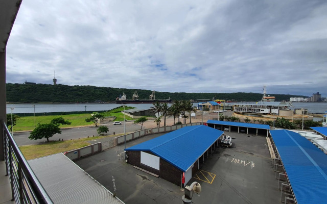 uSHAKA WATERFRONT - LUXURIOUS LAVISH LOOKER