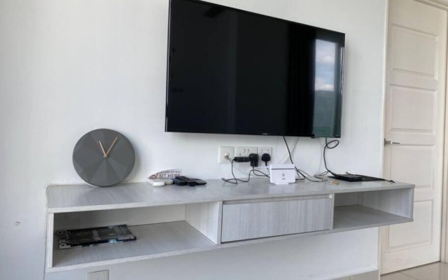 Mansion One Suites @Gurney Drive Seaview Studio Apartment by Sarah's Lodge – Guest Rooms – George Town