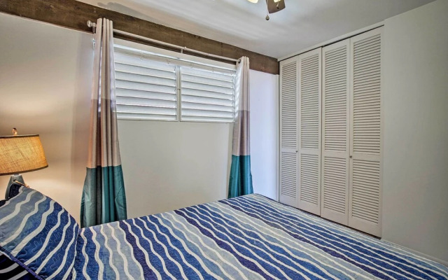 Kona Condo w/ View, Walk to Beach & Restaurants