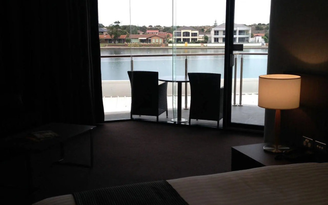 Lakes Hotel