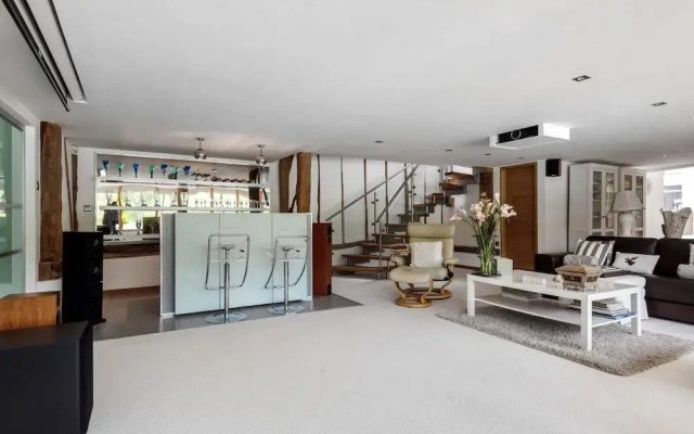Luxury 3 Bedroom Barn Conversion - Canterbury