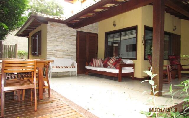 Casa em Condomínio Prox a R das Pedras