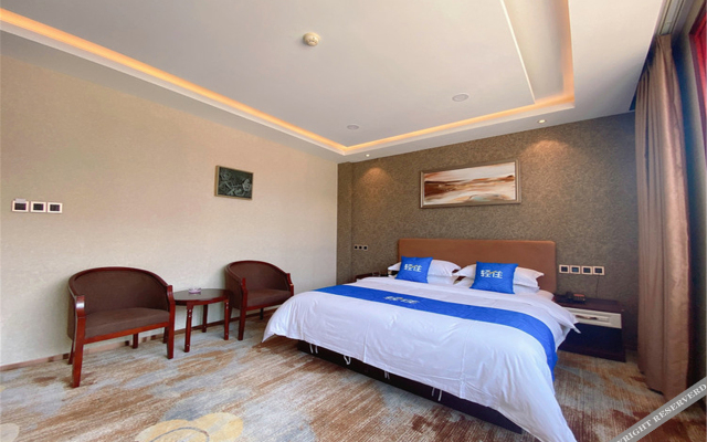 qingzhu Jinyue Hotel (Kuangshan Automobile Great World, Shanghai, Jinan)