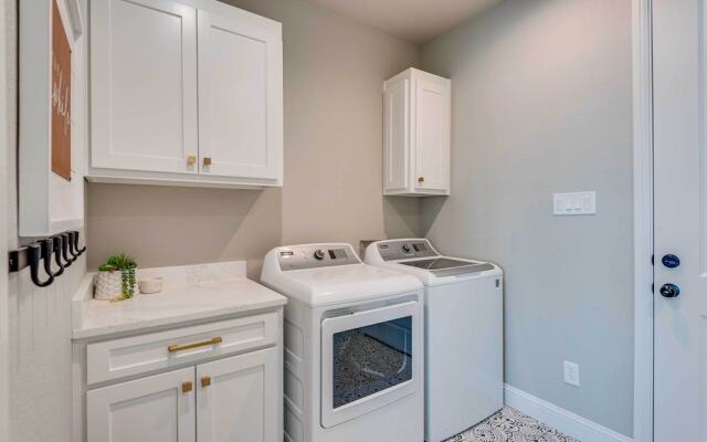 Lakefront Granbury Retreat w/ Patio & Fire Pit