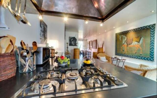 Luxury Art Apt With Terrace In Trastevere