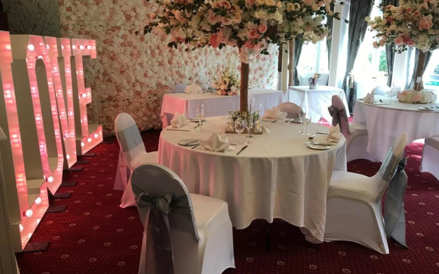 Cock Hotel Stony Stratford by Greene King Inns