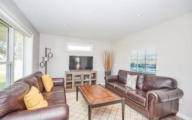 Niagara Vineyard Contemporary