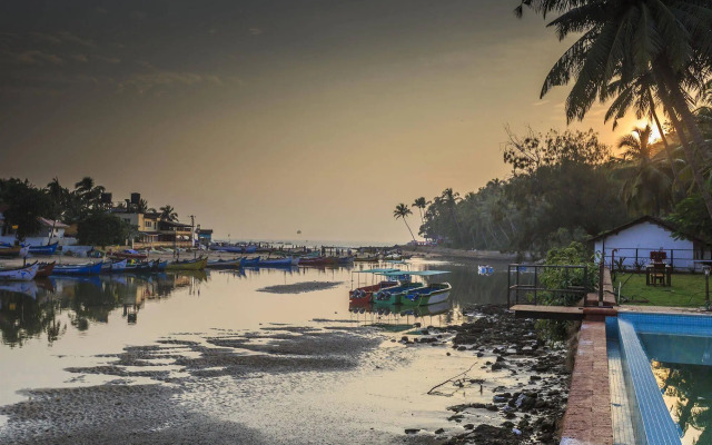 Acron Waterfront Resort