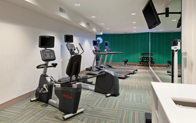Holiday Inn Express & Suites Corona by IHG