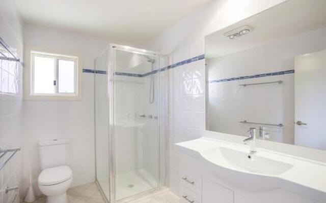 11 Riley St - Stylishly Modern