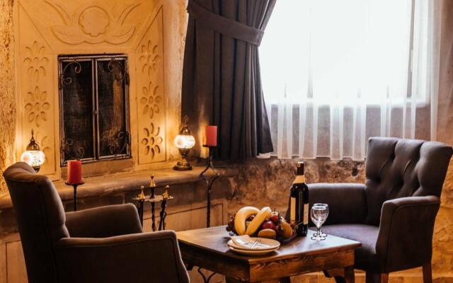 Bayar Cave Suites
