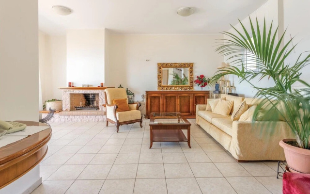 Awesome Home in Kaki Thalassa-keratea With 4 Bedrooms and Wifi