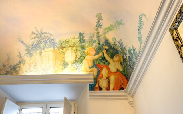 Large and Charming Flat Near Termini