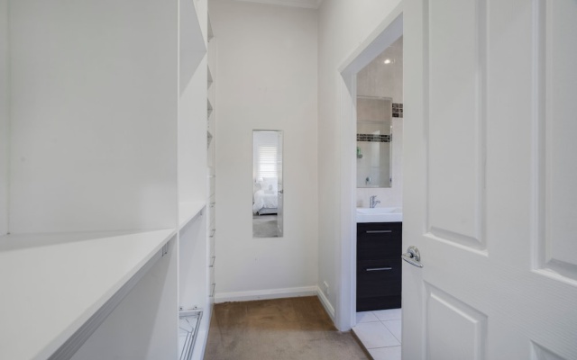Dubbo 4BR Retreat with Kitchen & Patio – Guest Rooms – Dubbo