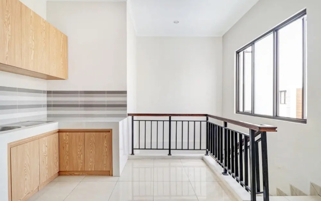 OYO 90688 Marta Residence
