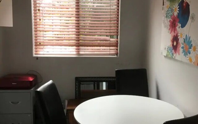 Cozy Marrickville Apartment Near Centre