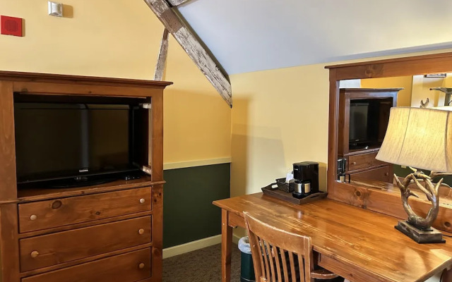 The Common Man Inn & Spa