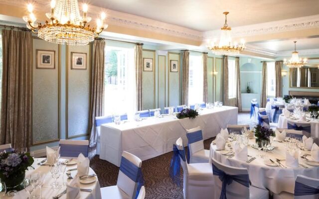 Mercure Farnham Bush Hotel