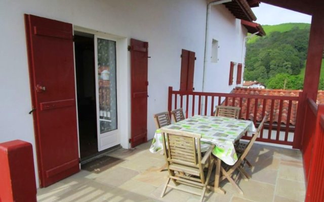 Apartment With 4 Bedrooms In Ainhoa, With Wonderful Mountain View, Enclosed Garden And Wifi 30 Km From The Beach