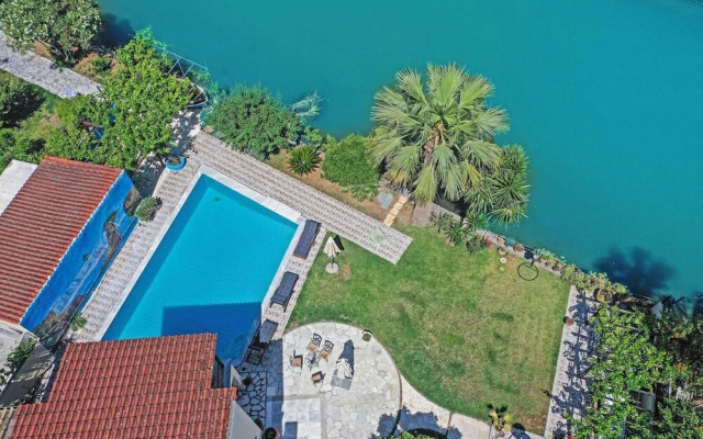 Riverside Villa 8 Persons With Access to the sea