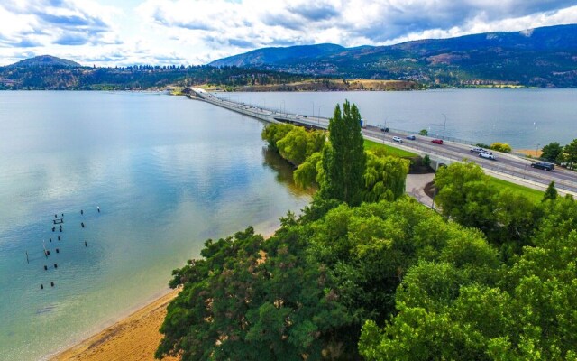 Kelowna's Beach House