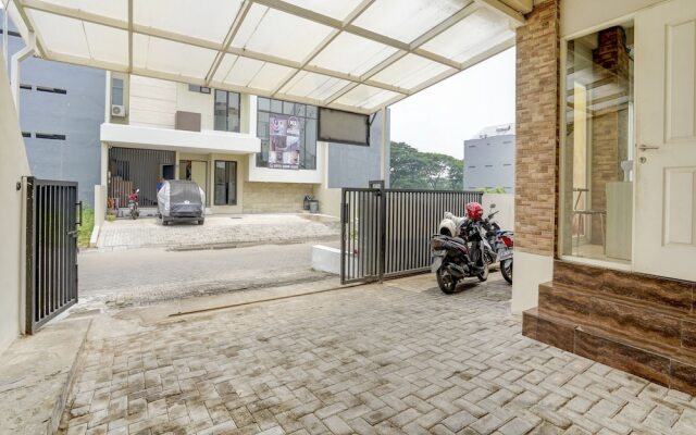 OYO Life 90606 Glass House Citraland Syariah