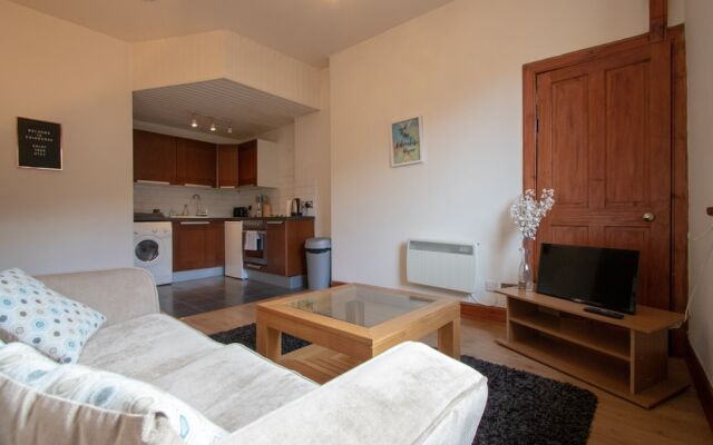 1 Bedroom Flat In Broughton