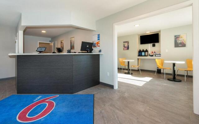 Motel 6 Victoria Airport Saanichton