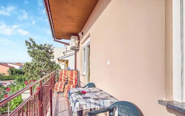 Beautiful Apartment in Valbandon With Wifi and 2 Bedrooms