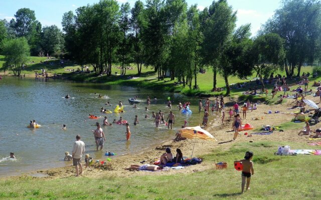 Peaceful Holiday Home in Carsac-aillac With Swimming Pool