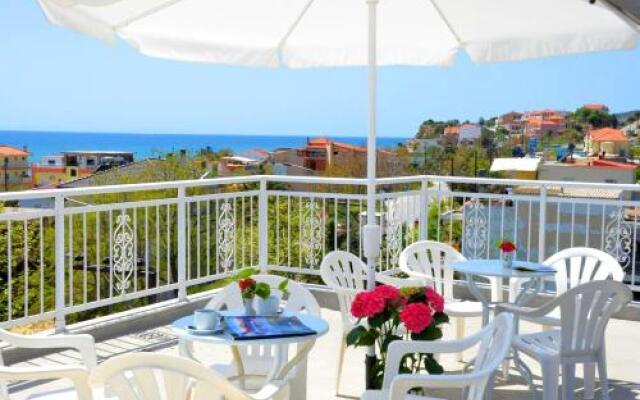 Triada Hotel