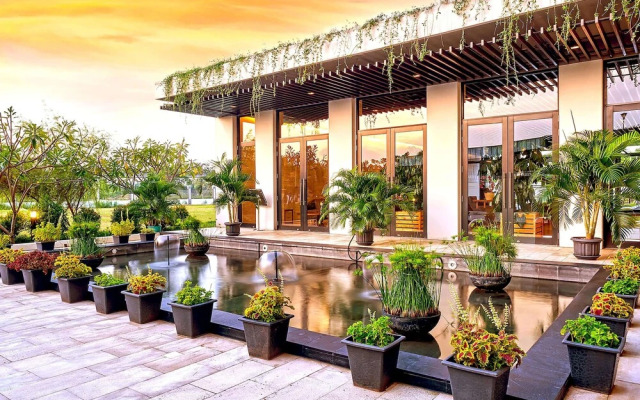 Le Premier Hotel Kota Deltamas