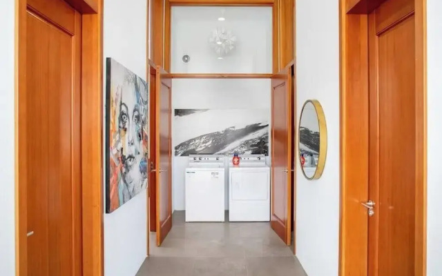 Oceanside Vacation Villa With Hotel Amenities v10