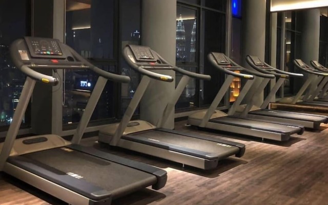 Expressionz Professional Suites by SYNC @2ppl