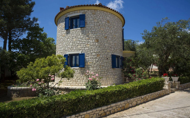 Mathraki Resort