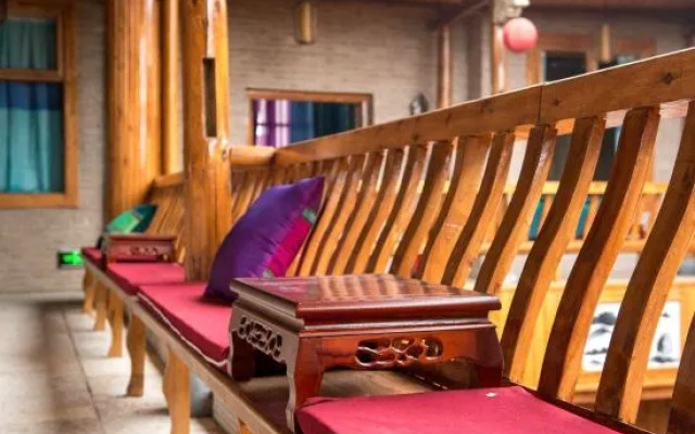 Huayutang Renwen Inn