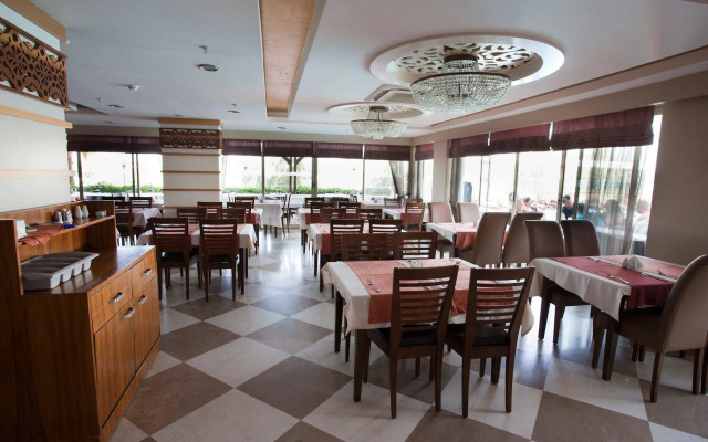 Adella Side Hotel