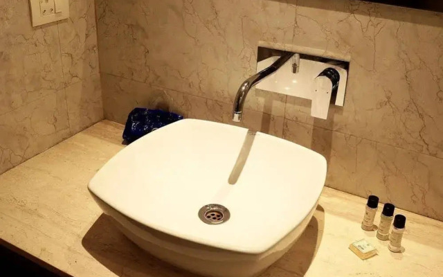 OYO Premium Airport VIP Road