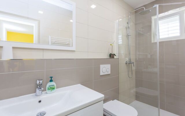 Apartments & Rooms Alagic