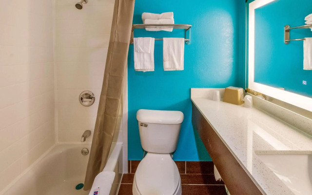 Motel 6 Rossford, OH