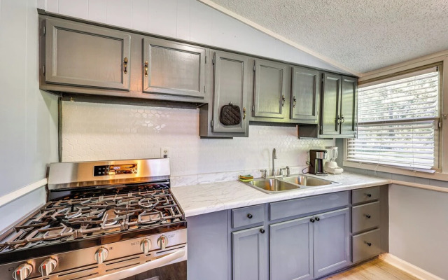 Hike, Golf & Fish: Pine Bluff Retreat