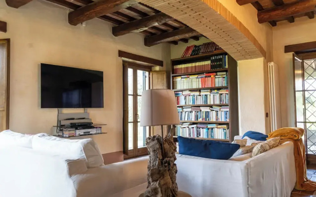 Tenuta di campagna con piscina immersa nel verde