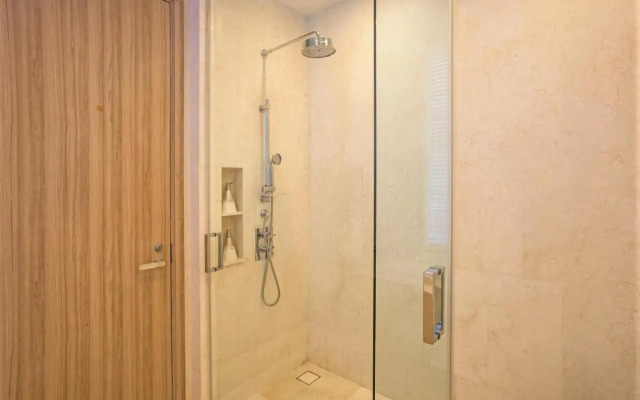 Luxury Oceanfront_pool access apartment